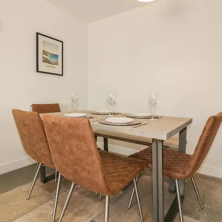 4 Trerammet Crescent * Tintagel