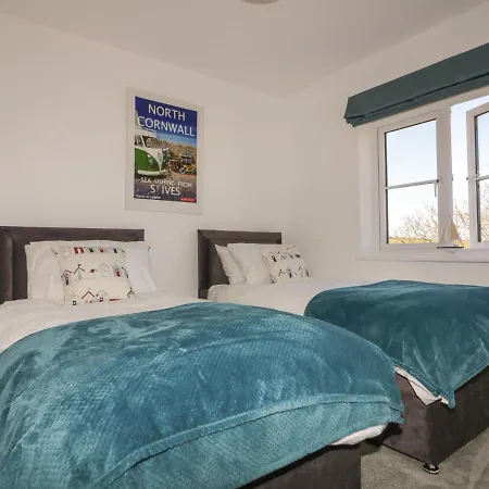 4 Trerammet Crescent